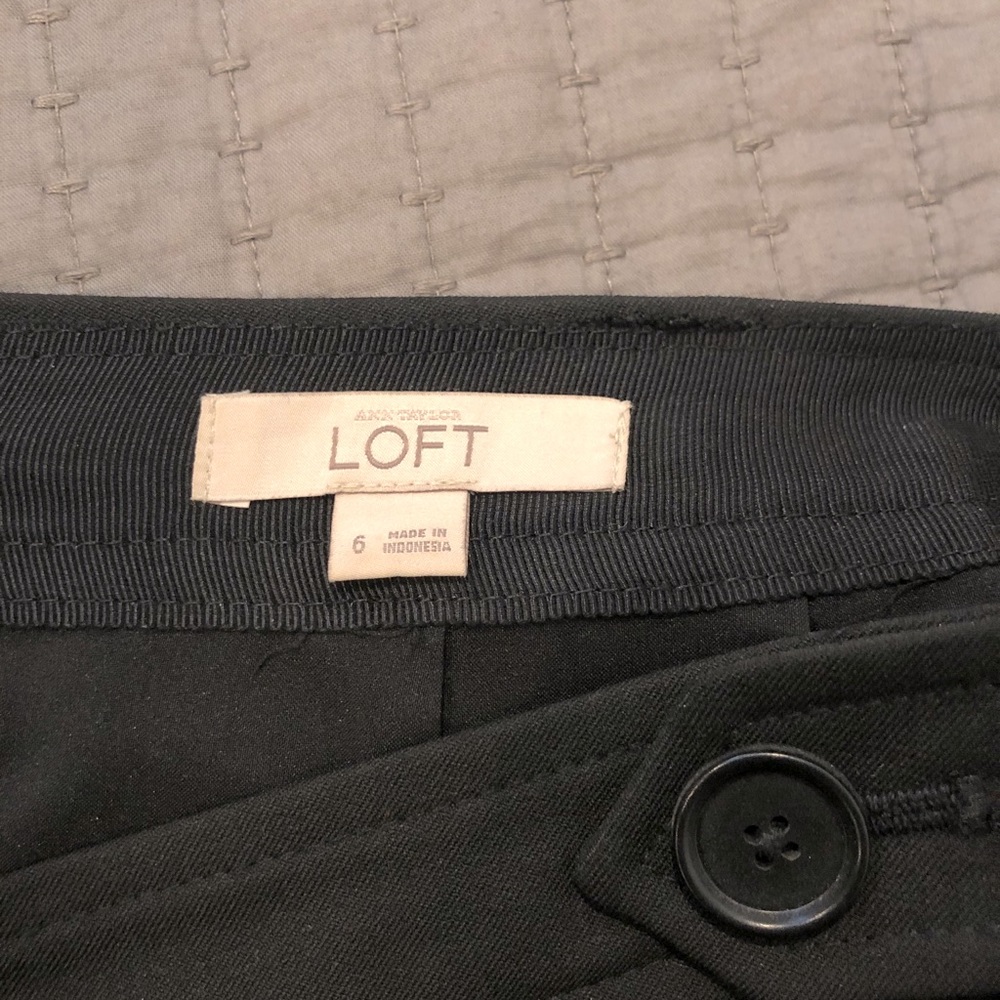 Loft Rayon Black Pencil skirt w/ Pockets size 6
